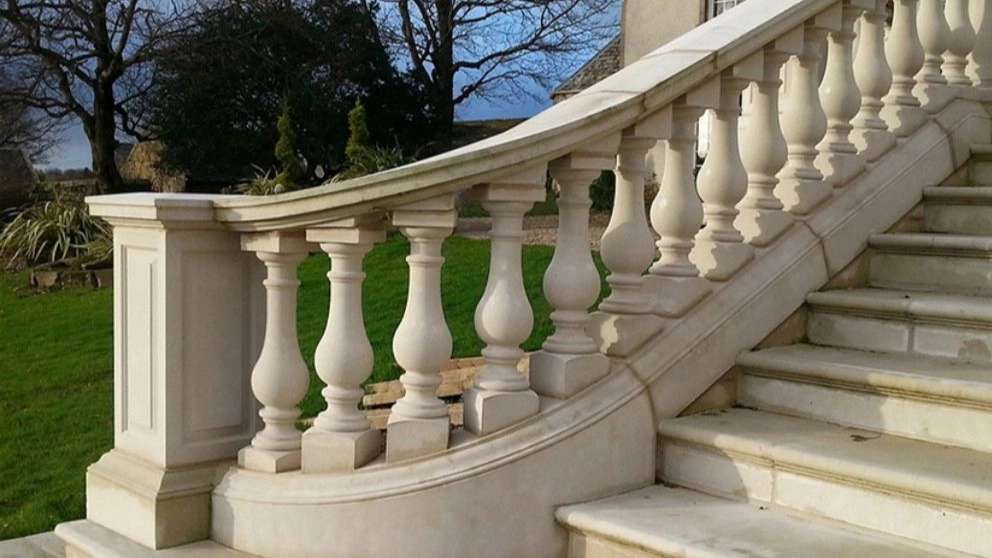 سياج حجري جديد